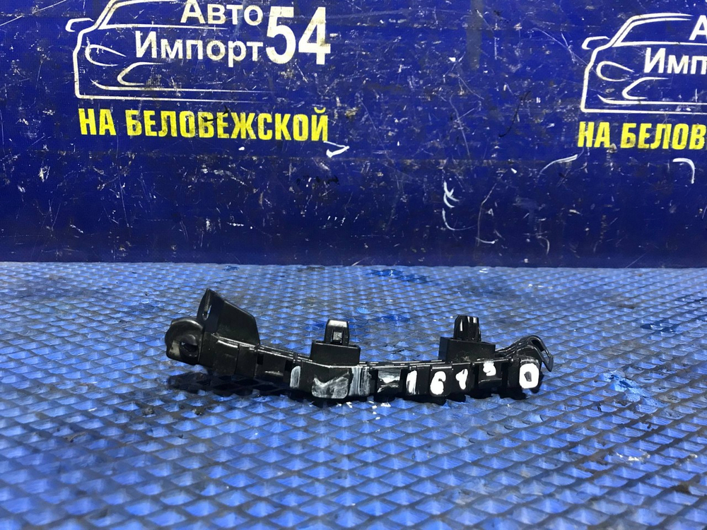 Крепление бампера переднее правое Honda FIT 2013-2017