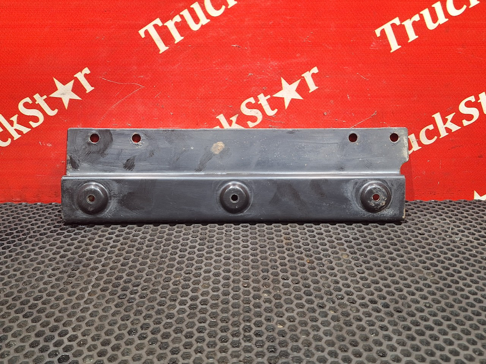 Кронштейн крыла переднего