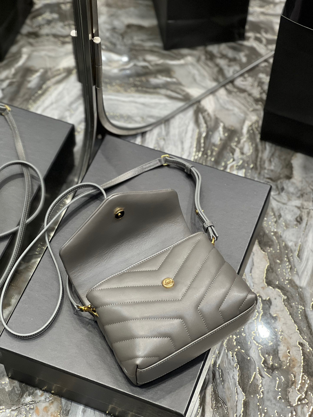 Saint Laurent Loulou 20 cm