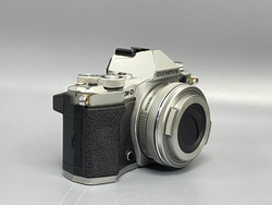 Olympus OM-D E-M5 Mark II kit 14-42mm 21700 кадров