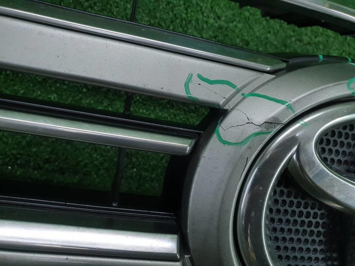 Решетка радиатора Toyota Land Cruiser 200 (2015-2021)