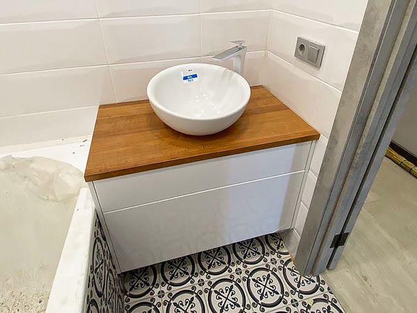 Глянцевая тумба для ванной под раковину чашу