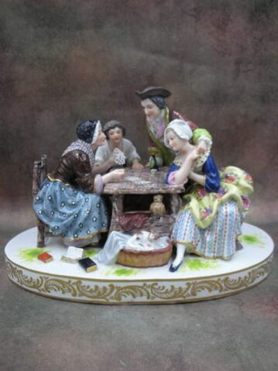 Статуэтка. Фарфор. Три судьбы на ладони. без марки