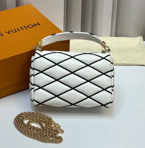 Сумка женская Louis Vuitton GO-14 MM белый