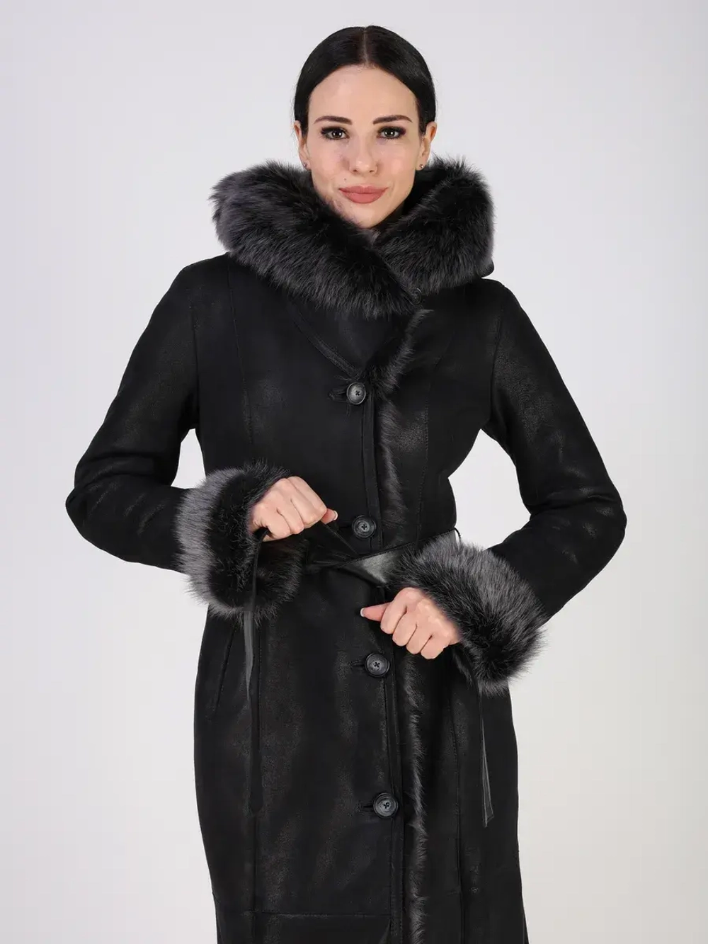 Дубленка зимняя натуральная с капюшоном длинная и теплая