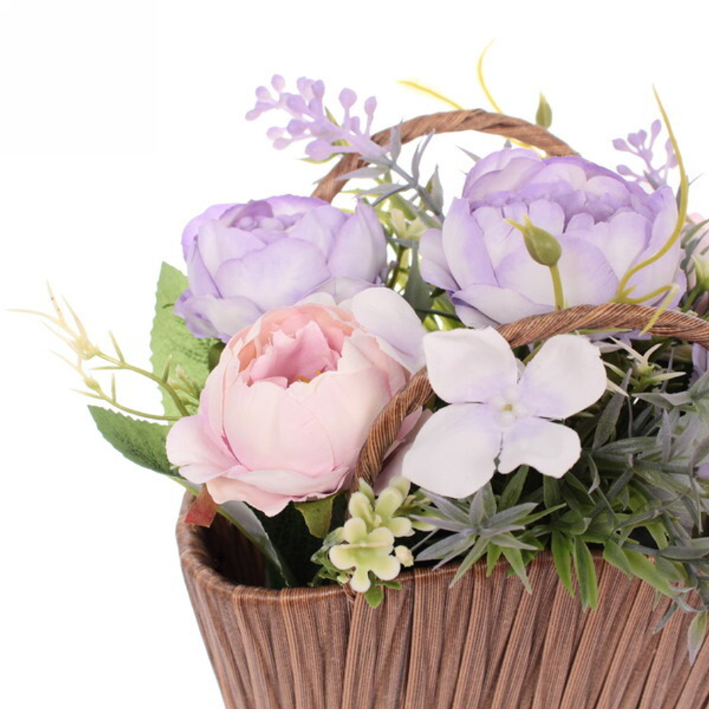 Цветы искусственные в корзине
