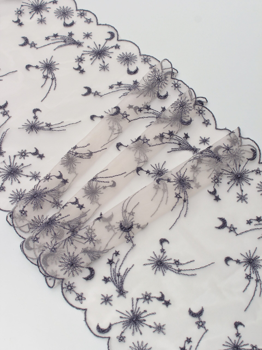 Вышивка на сетке пион с индиго неэластичная ширина 23 см ОТРЕЗ 0,7 м