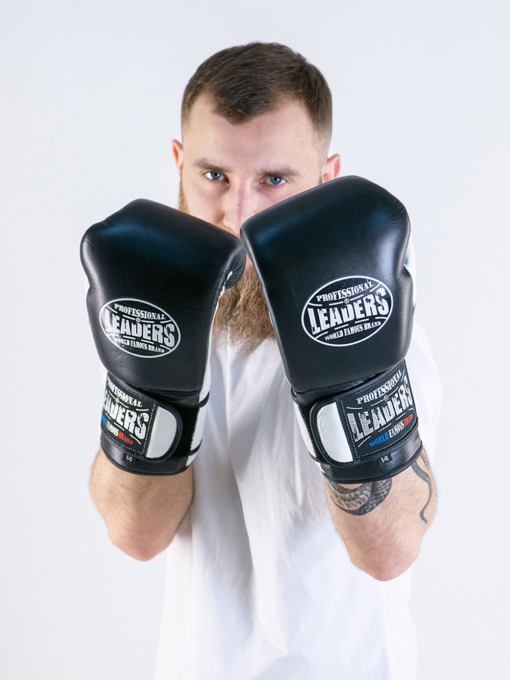 Перчатки боксерские LEADERS LS 2 BK/WH (черно-белые)