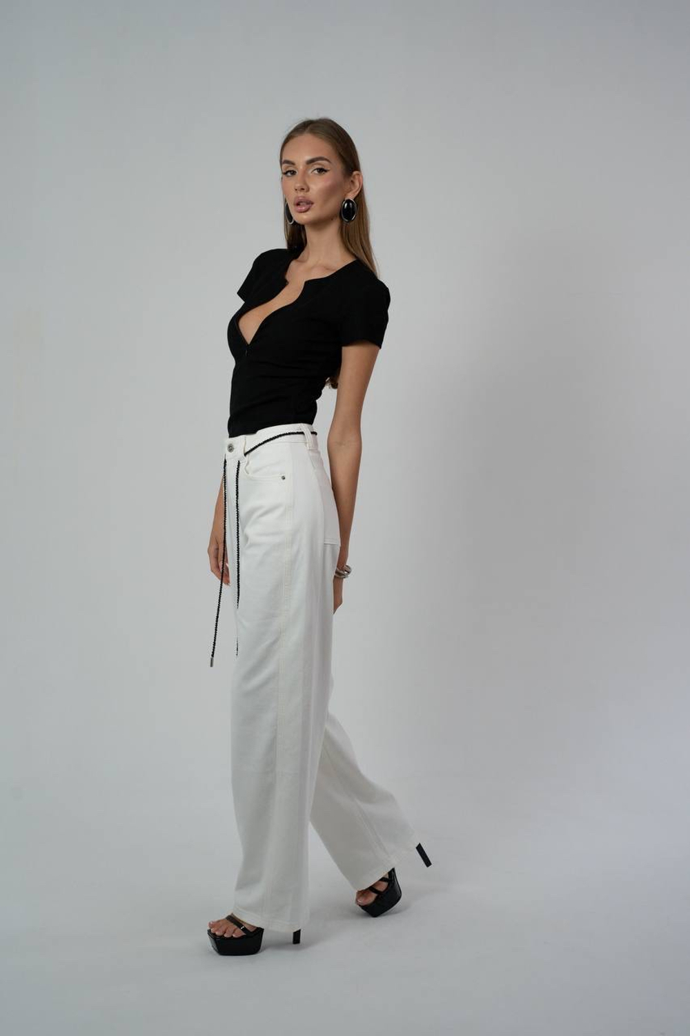 Футболка на молнии прилегающего силуэта