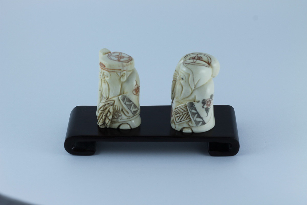 Сет нэцкэ Дзюродзин и Фукурокудзю на подставке