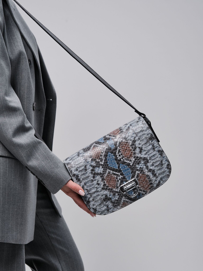 Сумка кожаная на плечо кросс-боди темно-коричневая