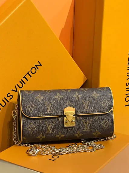 Клатч Louis Vuitton Camille