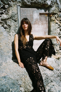 ZARA ЖИЛЕТ ИЗ КРУЖЕВА КРОШЕ С БАХРОМОЙ, ЧЕРНЫЙ