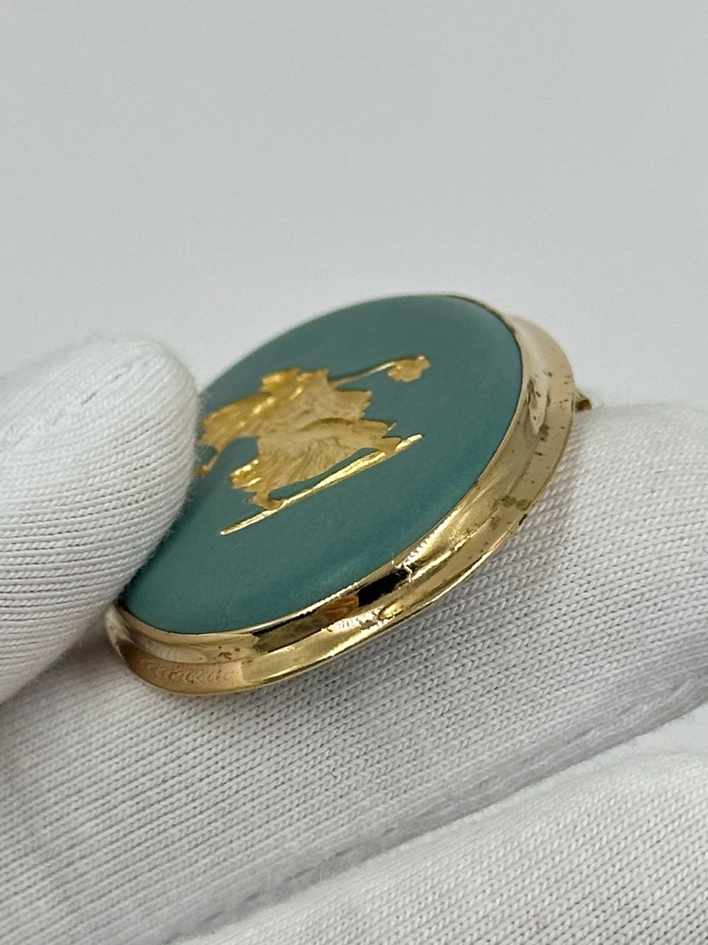 Брошь Wedgwood зелёная