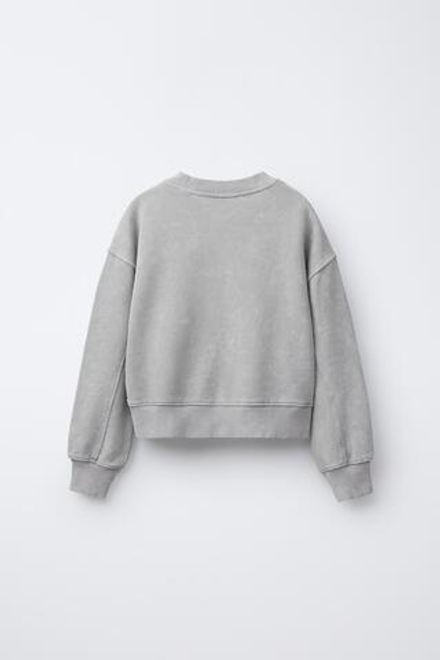 ZARA ТОЛСТОВКА С ЭФФЕКТОМ ПОТЕРТОСТИ И НАДПИСЬЮ, СВЕТЛО-СЕРЫЙ