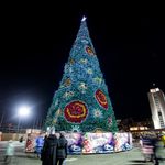 Светодинамическая елка каркасная - встроенная гирлянда: холодный свет - "Уральская" 14 м