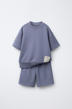 ZARA КОМПЛЕКТ ИЗ ФУТБОЛКИ И ШОРТОВ-БЕРМУДОВ ИЗ МЯГКОЙ ТКАНИ, ЦВЕТ МАЛЬВЫ