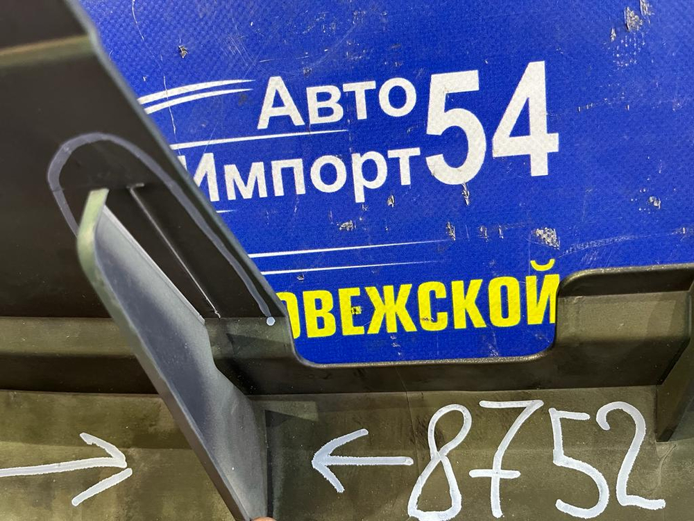 Решетка радиатора NISSAN SERENA 2010-2013