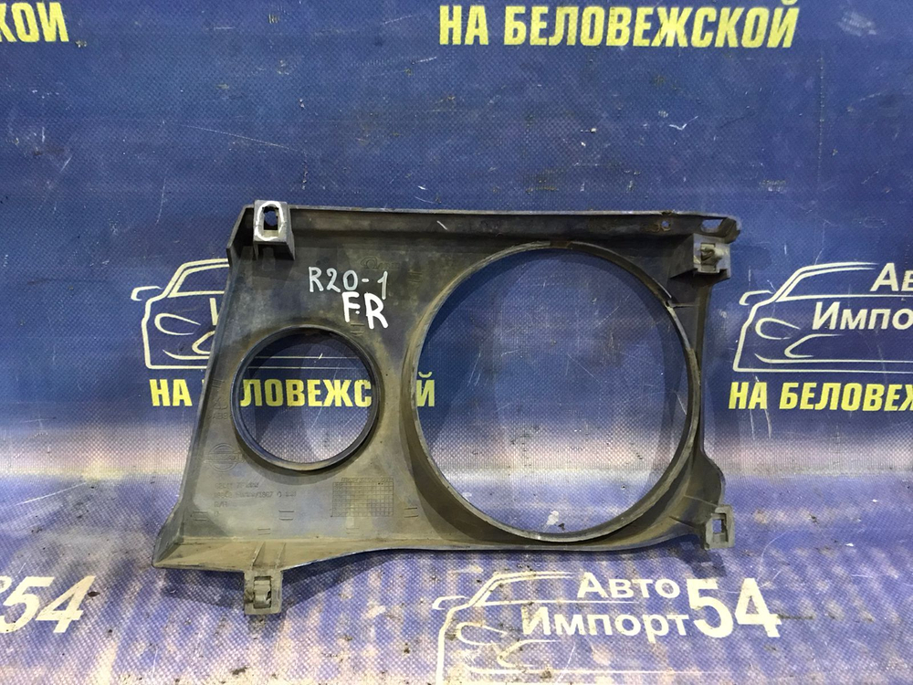 Рамка фары NISSAN MISTRAL 1997