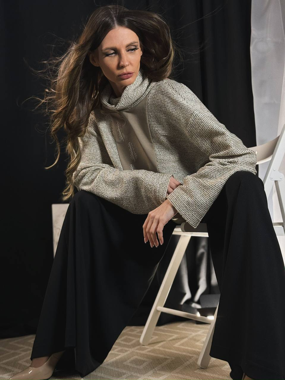 Трикотажная кофта с вышивкой