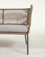 Двухместный диван Nadin из бежевого шнура с оцинкованной сталью