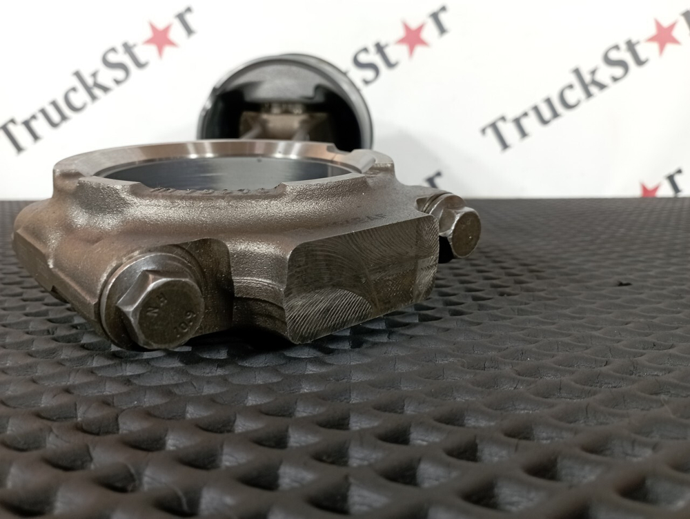 Поршень с шатуном