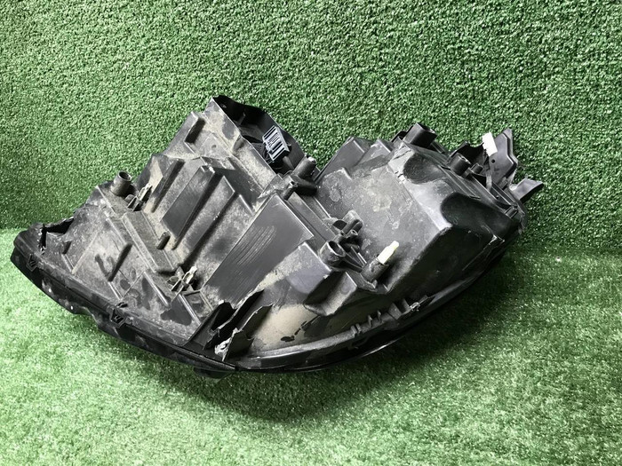 Фара правая Peugeot 3008 2 (2016-2020) LED