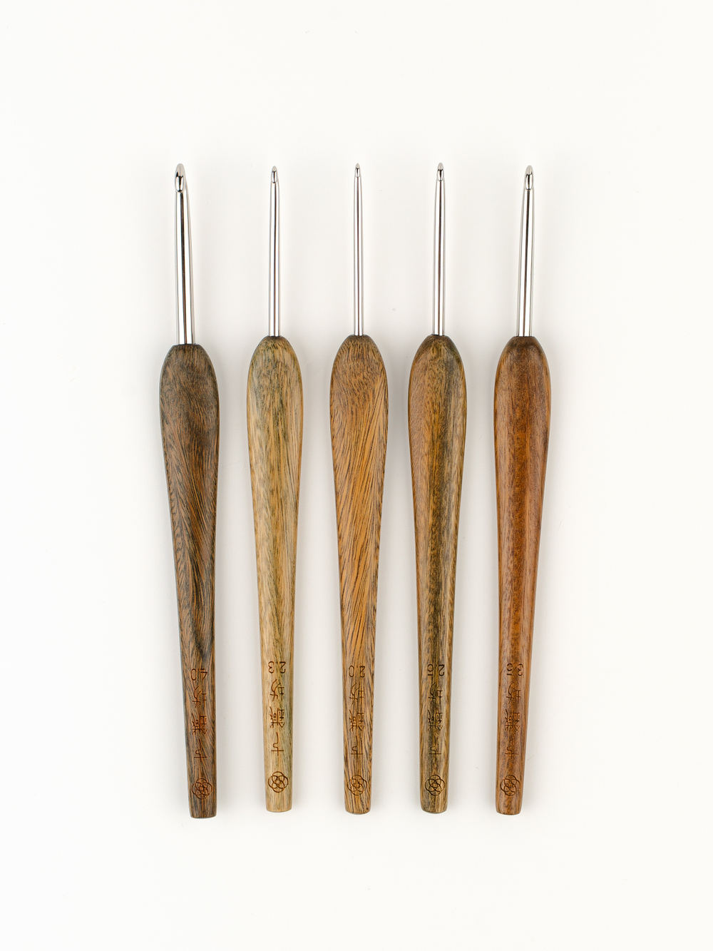 крючок с ручкой из зеленого сандала Семь игл