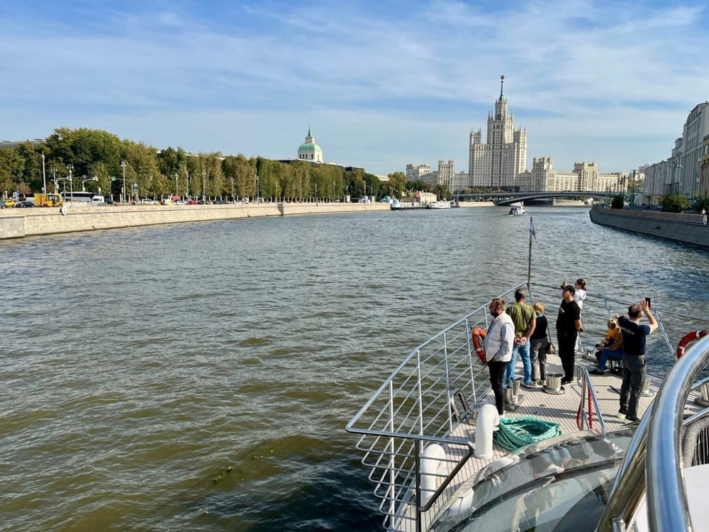 "По самой главной улице Москвы" - круглогодичная речная экскурсия на яхте флотилии "Рэдиссон".