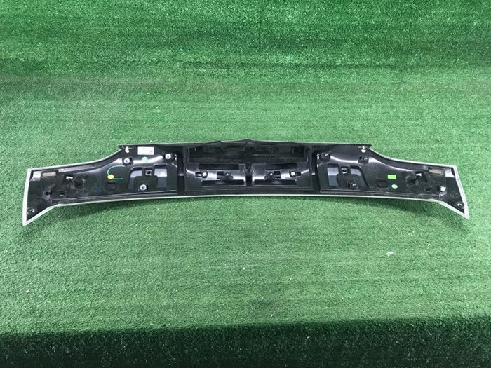 Спойлер крышки багажника Maserati Levante (2016-2020)