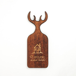 Доска разделочная из древесины сибирского кедра с гравировкой "В этом доме живет любовь". RD84