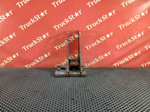 Кронштейн усилителя бампера правый 2017г.