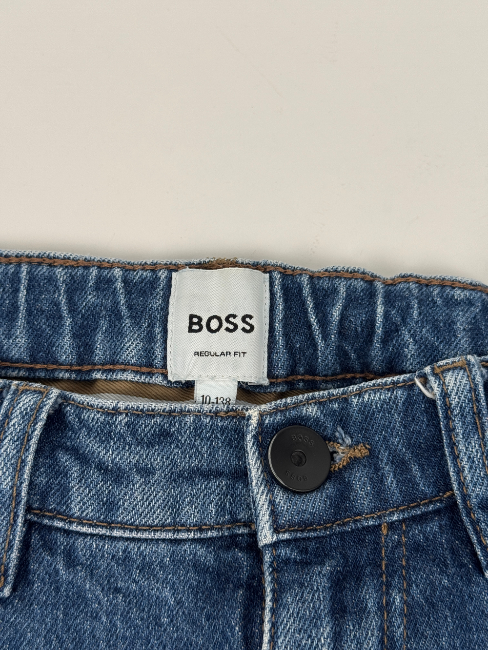 Джинсы Boss