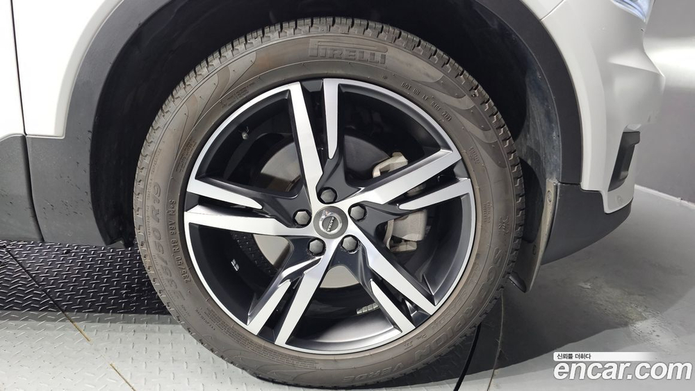 Volvo XC40 B4 R-Design (11.2020)