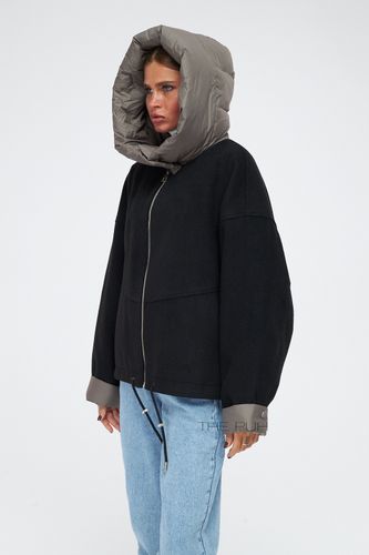 Черный комбинированный пуховик с серым капюшоном