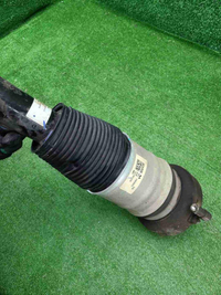 Стойка пневматическая правая Lixiang L9 (22-нв)