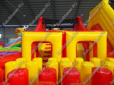 Надувная спортивная полоса препятствий "Бастион" 25*10*5 м