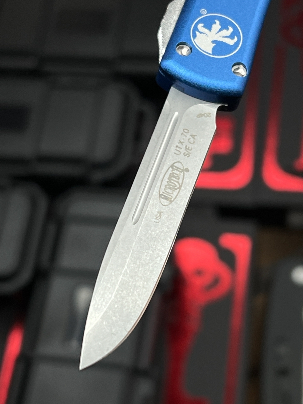 Нож Microtech UTX-70 A+++ Standard S/E BLUE - клин серый апокалиптик, рукоять синяя