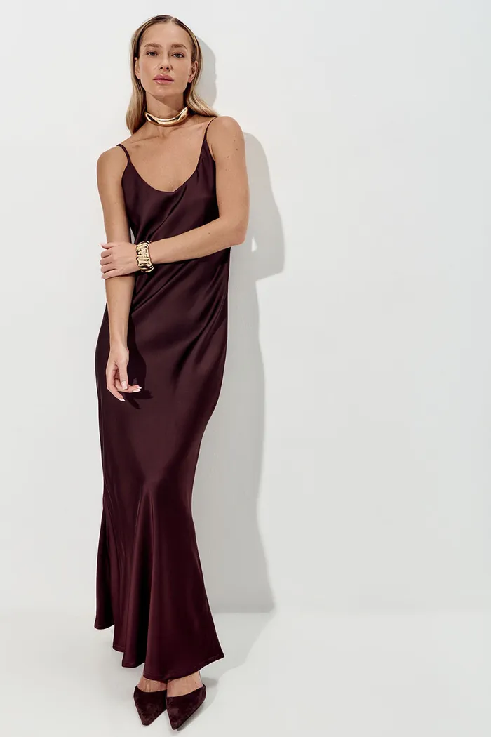 Платье из атласа в бельевом стиле шоколадного цвета