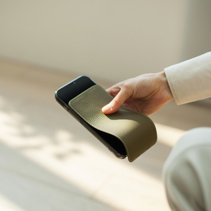 Чехол для iPhone 12/12Pro из кожи теленка зеленого цвета