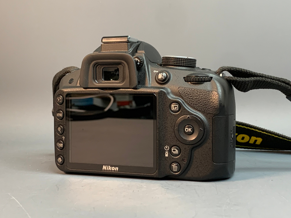 Nikon D3200 kit 18-55mm 3.5-5.6G VR 6.500 кадров