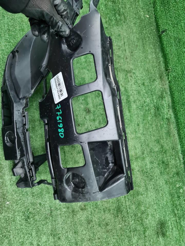 Кронштейн переднего бампера RH BMW 5er G30 (20-23)