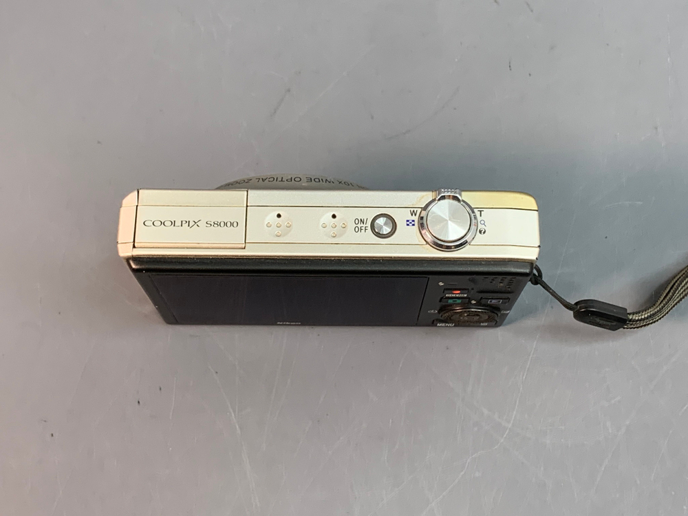 Nikon Coolpix S8000