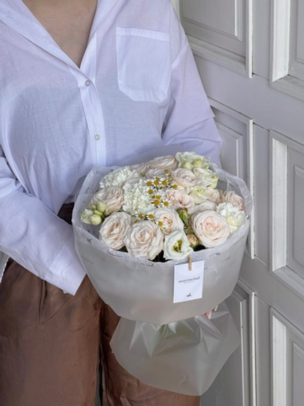 Букет сборный с белой эустомой