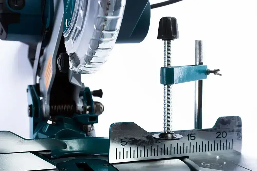 Пила торцовочная, 25,5 - диск dсм, 2000 Вт, шнур - 2 м, металл, разноцветный