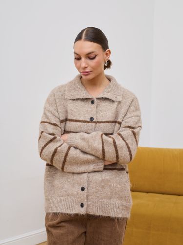 Бежевый шерстяной кардиган в полоску