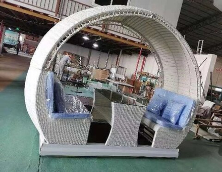 Маятниковые качели со столом Derong из искусственного ротанга, белый|серый