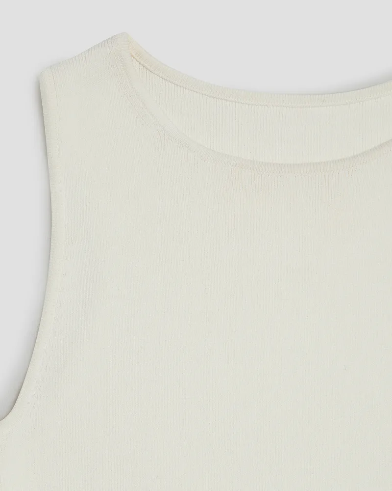 Белый топ из вискозы в рубчик с круглым вырезом