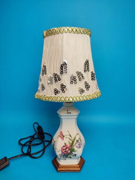 Настольная лампа