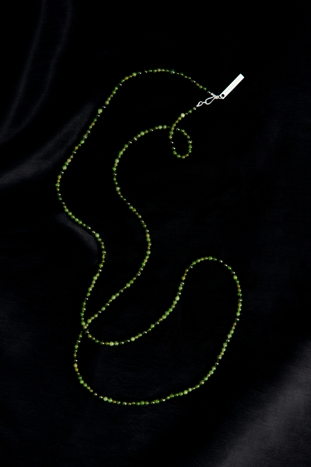 Длинные бусы Akulina из зеленого нефрита Loginova x QUARZ